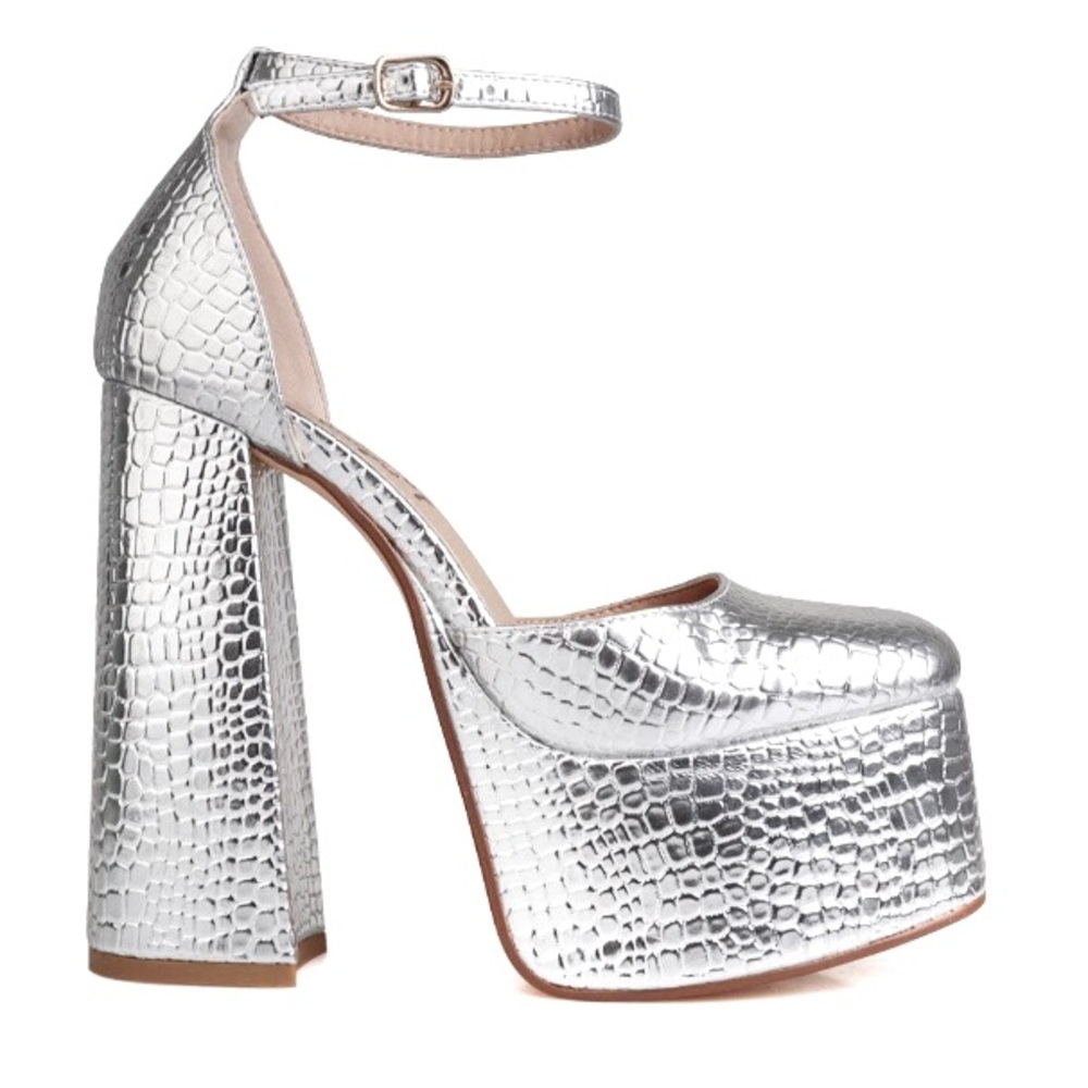 Platform ,block heels ,crocodile sandals ankles straps. Privileged/ lemo…